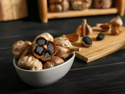 تصویر 3 از سیر سیاه خارجی وارداتی با کیفیت پریمیوم و تخمیر عمیق